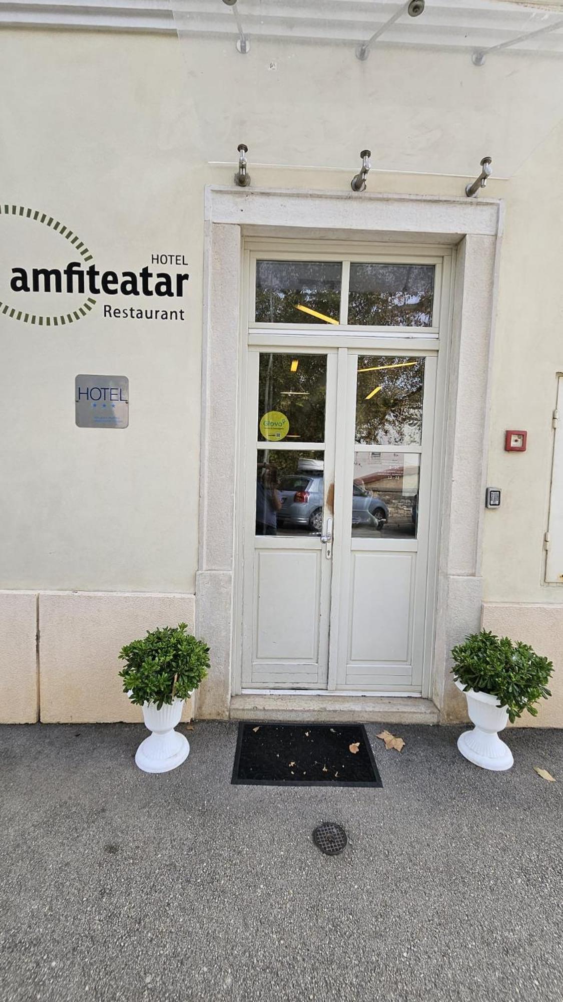 Hotel Amfiteatar PUY Exterior foto