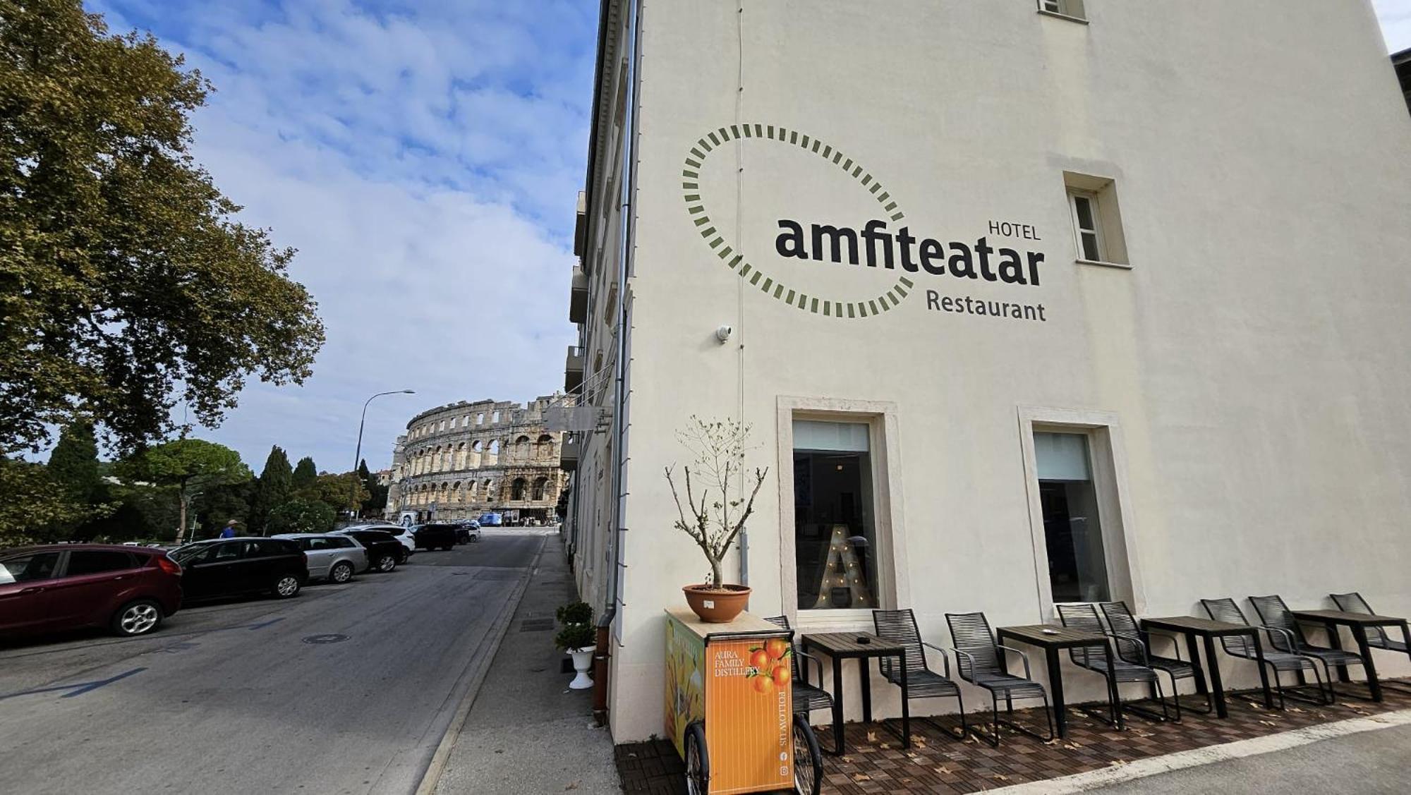 Hotel Amfiteatar PUY Exterior foto